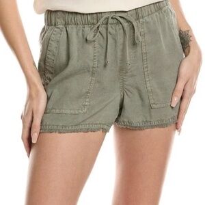 BELLA DAHL | Frayed Edge Cargo Short in Fatigue Green, Size Small